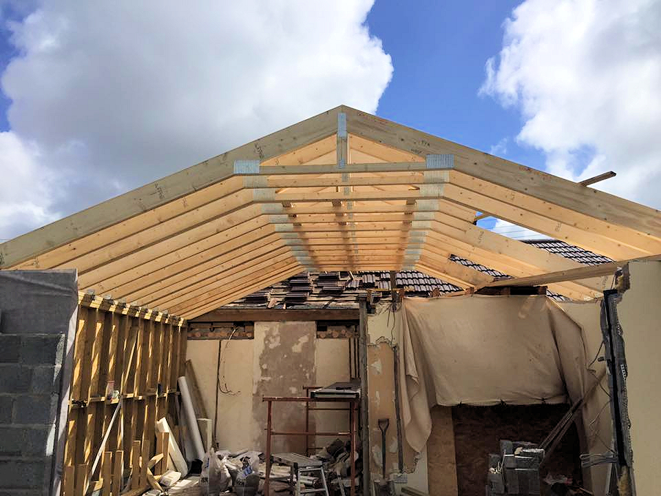 Completing offset king pin roof trusses